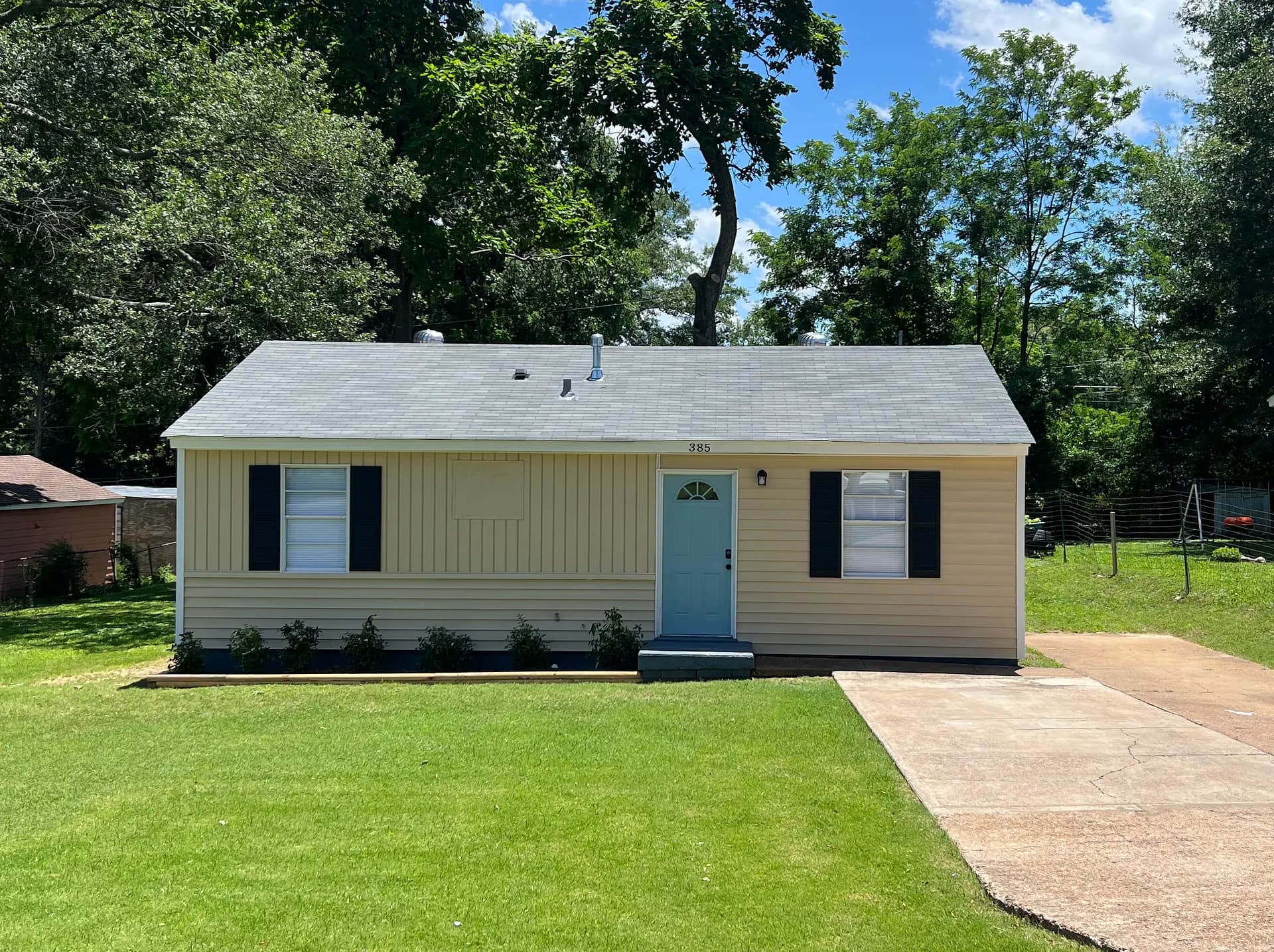 385 Washburn Dr, Memphis, TN